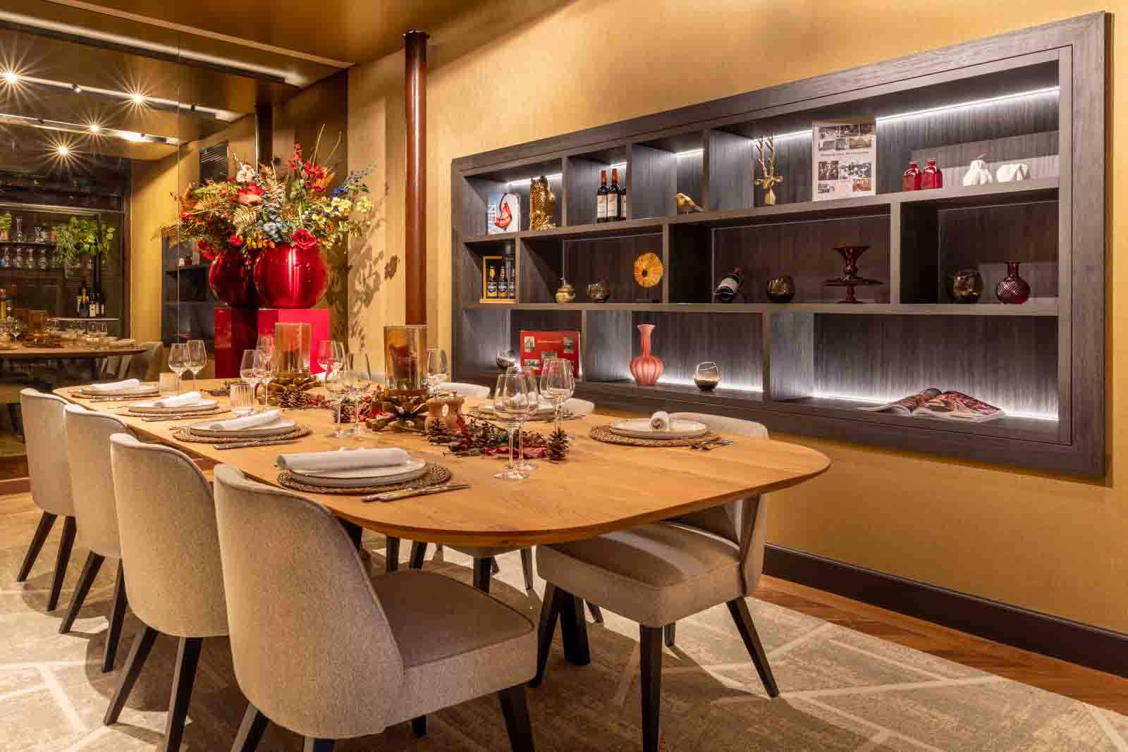 Private dining tafel en kast
